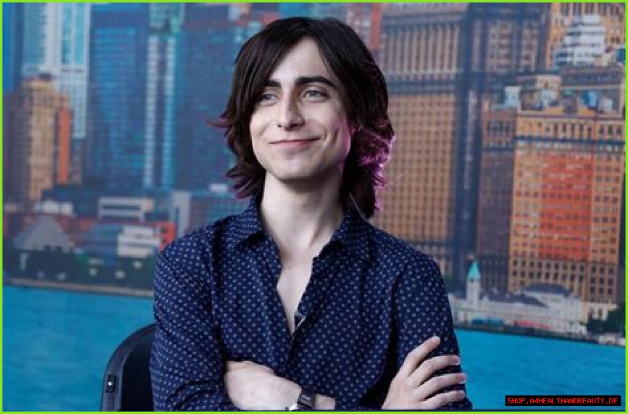 Aidan Gallagher Net Worth – How Rich is Gallagher in 2023?