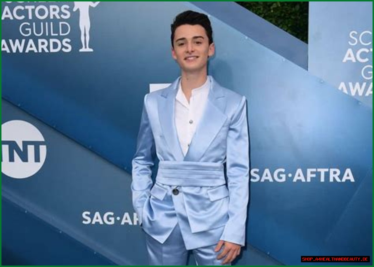 Noah Schnapp - Bio, Age, Divorce, Nationality, Body Measurement, Career