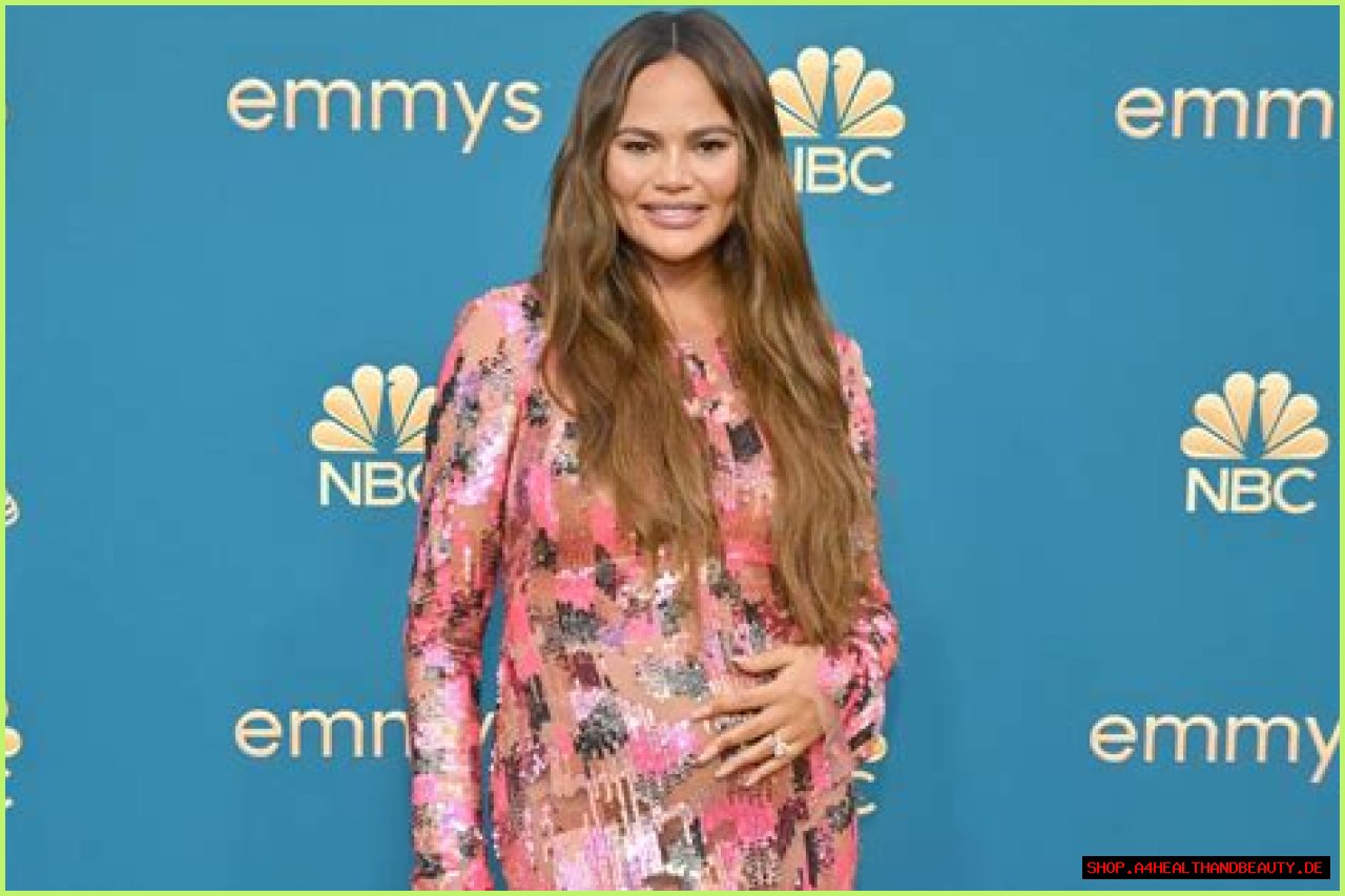 Pregnant Chrissy Teigen Shows Baby Bump in Nude Selfie: Photo